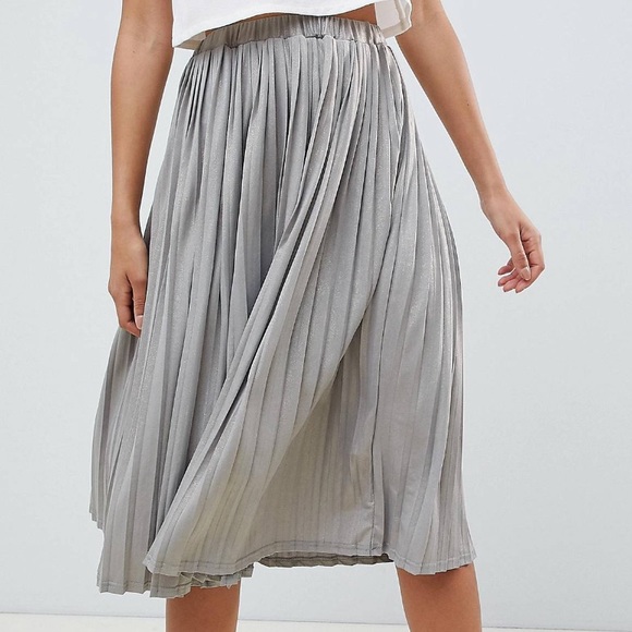 Missguided Satin Pleated Mini Skirt - Picture 5 of 5